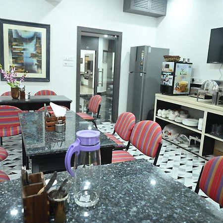 Elgin Suites Calcutta Exteriör bild